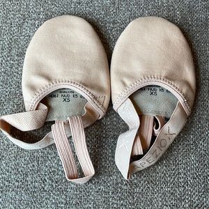 New Capezio Dance Shoe XS